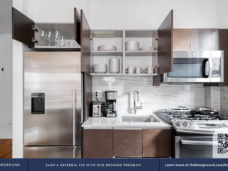 364 W 18th St #4B — Photo 9
