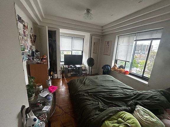 4th image of 2121 E Capitol Dr APT 510