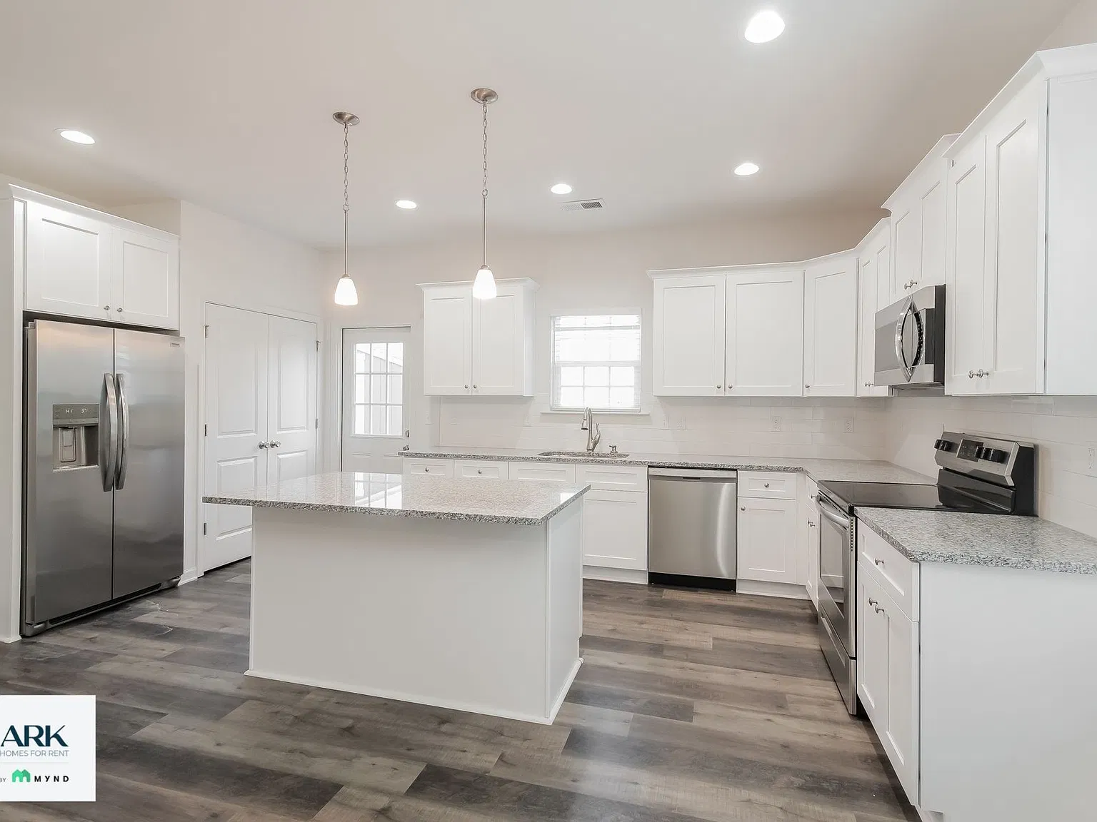 3 bed, 2.0 bath, 1244 sqft, $1,740 — Photo 4