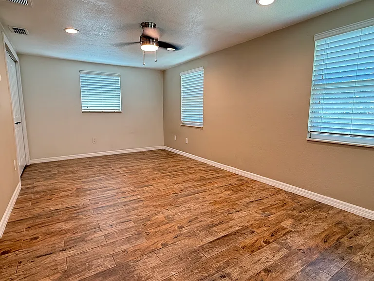 11305 Oak Dr #R — Photo 10