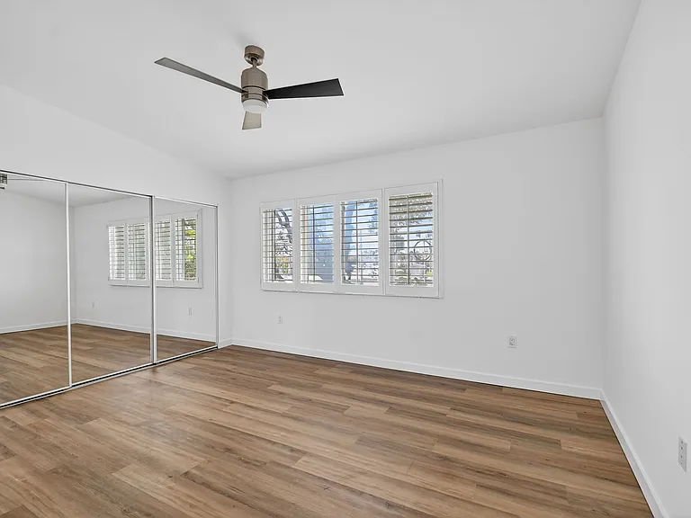 101 Half Moon Cir #B — Photo 23