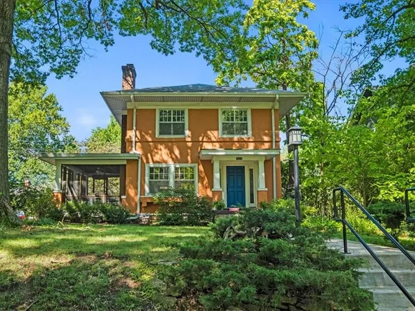 5916 Oak St, Kansas City, MO 64113