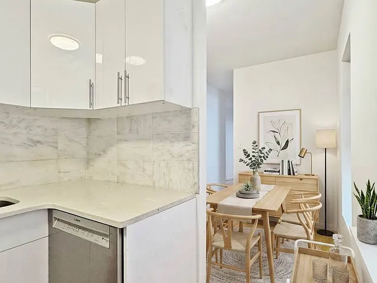 454 W 36th St #4 — Photo 1