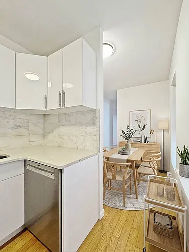 454 W 36th St #4 Photo 1 454 W 36th St #4 Photo 1