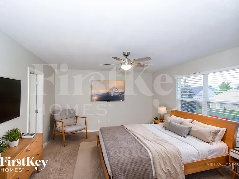 15490 Farmland Ct — Photo 11