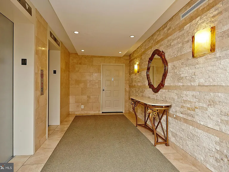 8360 Greensboro Dr #922 — Photo 22