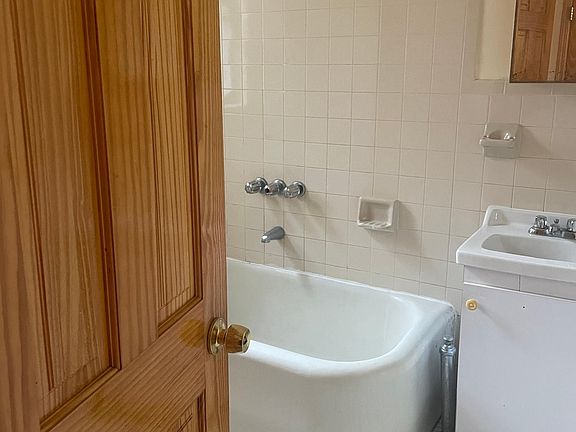 2nd image of 726 E 228th St #4