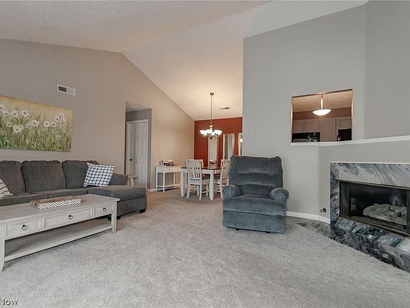 3rd image of 7232 Channing Ln