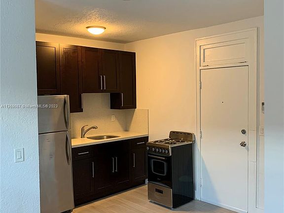 3rd image of 712 SW 56th Ave APT 3