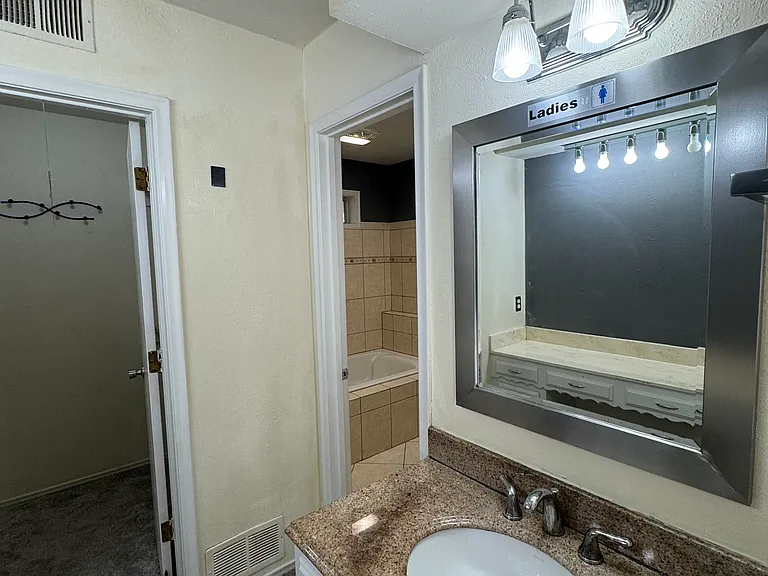 429 Sheffield Dr — Photo 42