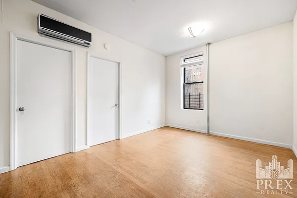 Bedroom, photo 1