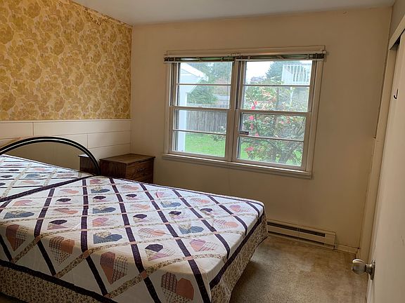 3rd image of 2020 NE 133rd St
