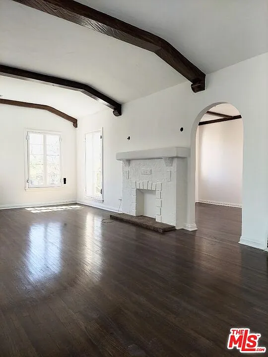 4 bed, 2.0 bath, 2200 sqft, $6,400 — Photo 1