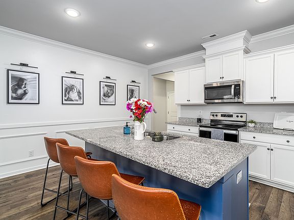 2nd image of 225 Ashland Dr SW