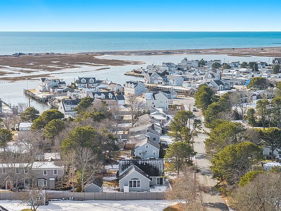 3rd image of 8 Buckley Road