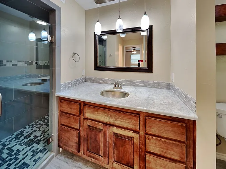 908 East Dr — Photo 14