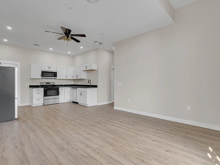 400 N Main St #201 — Photo 3