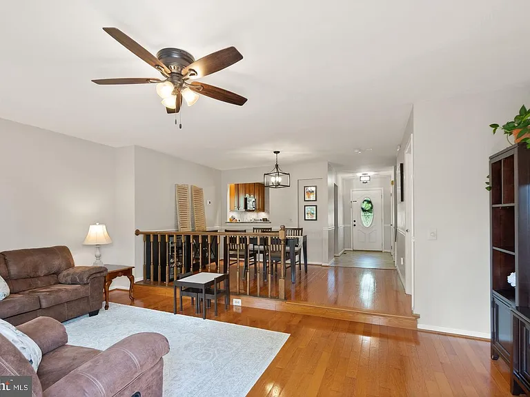711 Acorn Ct — Photo 9