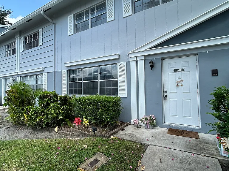 1840 SW 81st Ter #1 — Photo 1