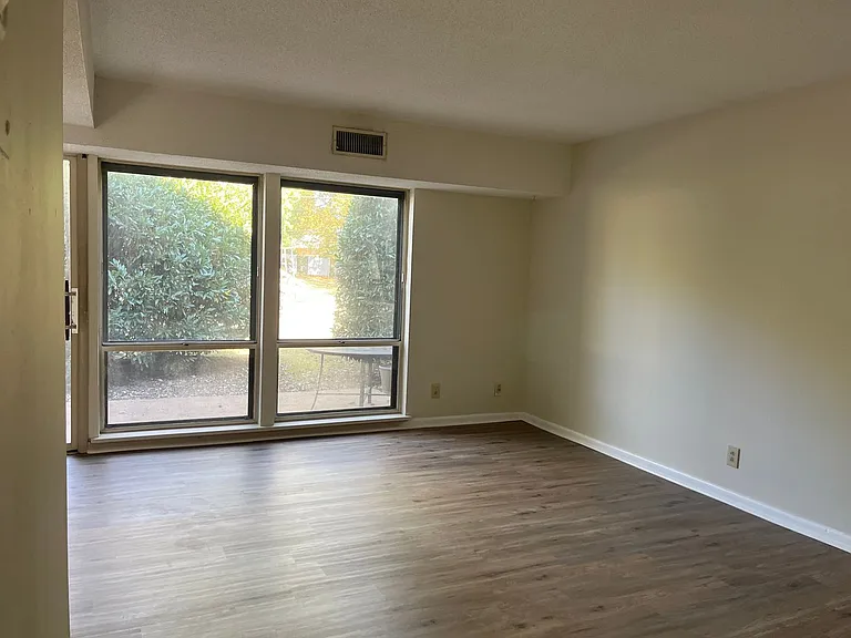 2307 Colony Dr SW — Photo 2
