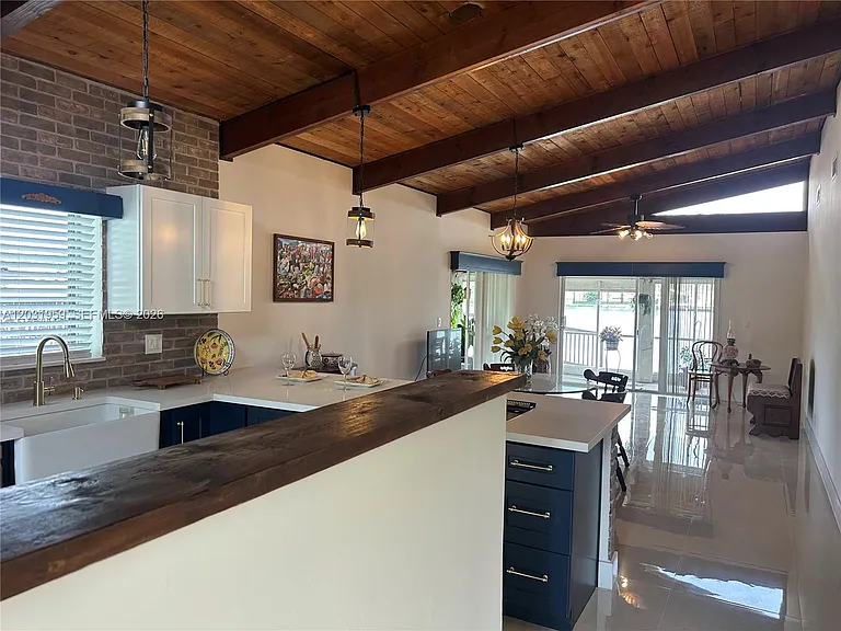 322 Briarwood Cir #1-17 — Photo 6
