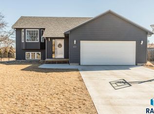 201 Atkins Cir, Tea, SD 57064