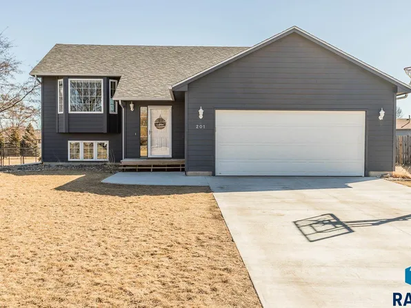 201 Atkins Cir, Tea, SD 57064