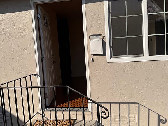 2nd image of 473 W Sunset Blvd