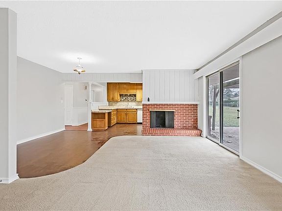 2nd image of 1300 Park Ln
