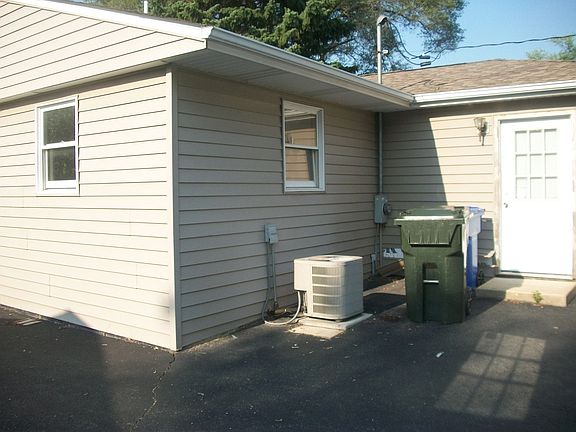 4th image of 19 Sycamore Ave