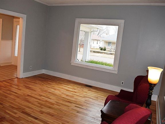 4th image of 1420 S Barrett Ave