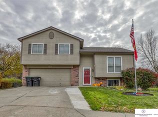 11619 Mary Cir, Omaha, NE 68164
