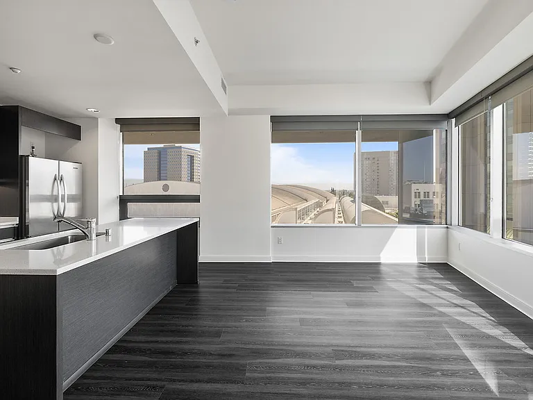 360 Residences — Photo 22