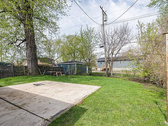 5th image of 3245 6th St