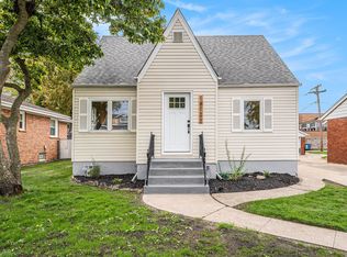 18122 Wentworth Ave, Lansing, IL