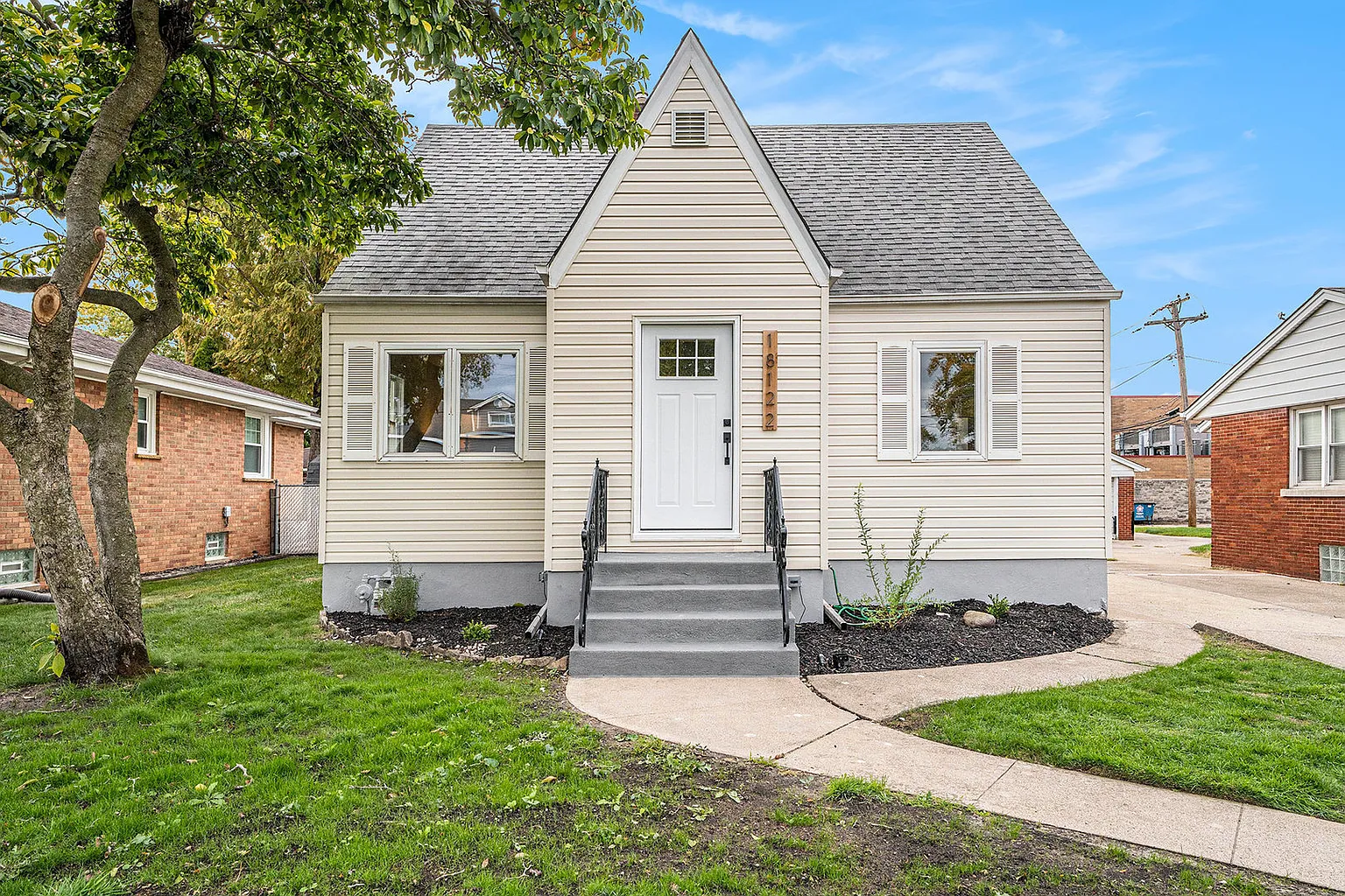 18122 Wentworth Ave photo 1