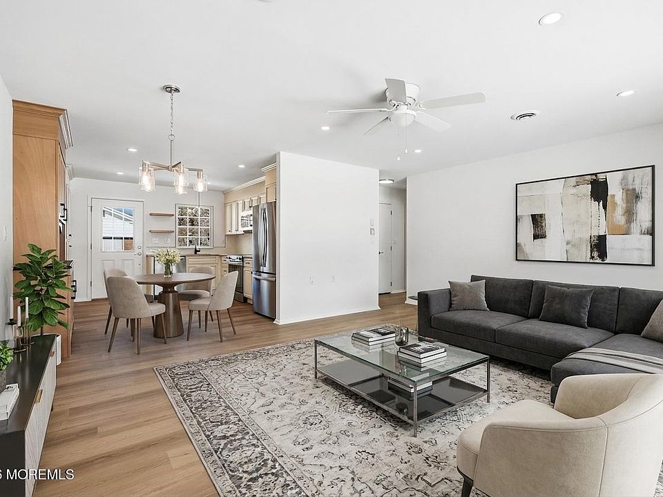 1st image of 32B Buckingham Drive