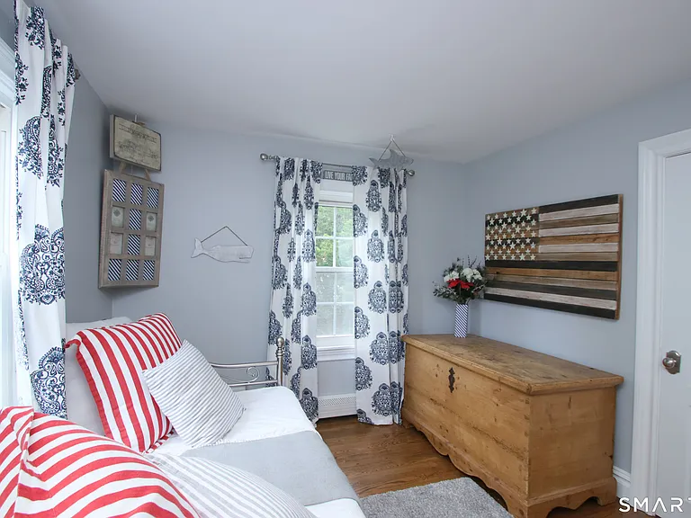 146 Oxford Rd — Photo 14