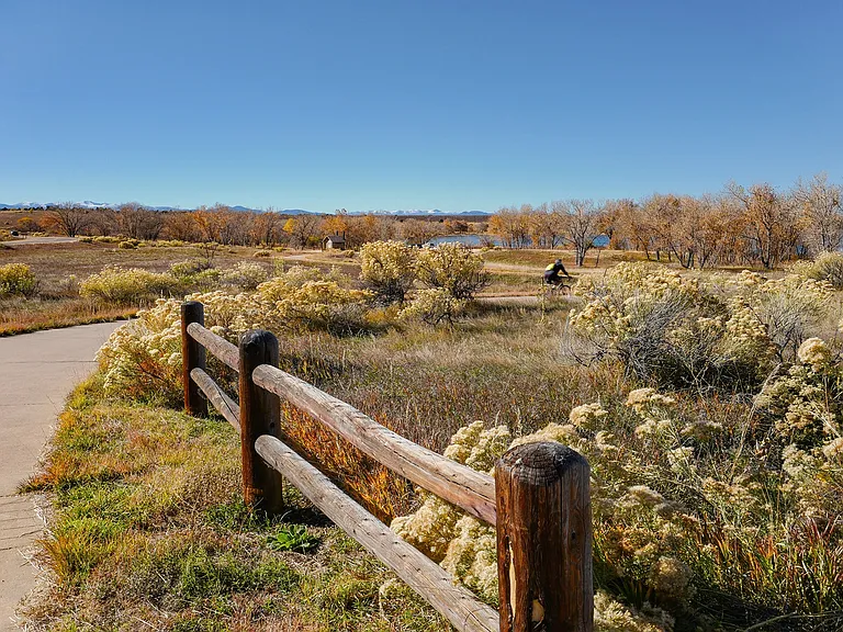 Explore Colorado
s beauty with nearby hiking and mountain views.