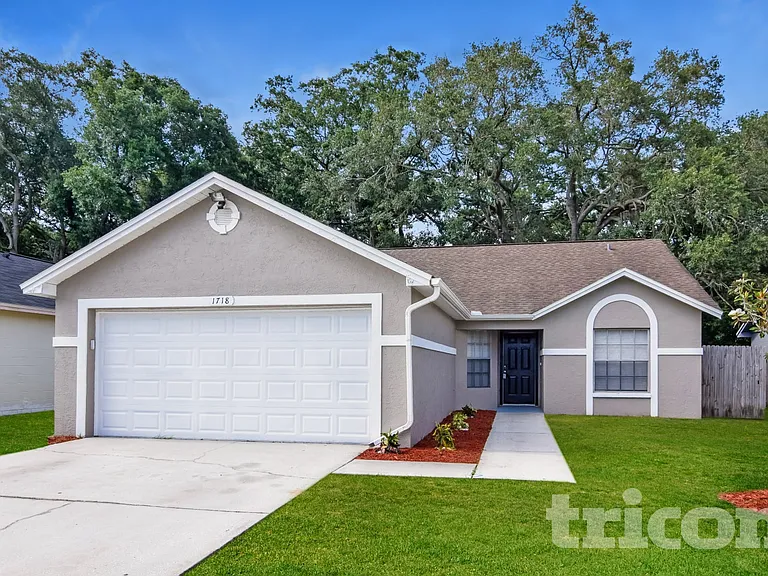 1718 Brandon Trace Ave — Photo 2