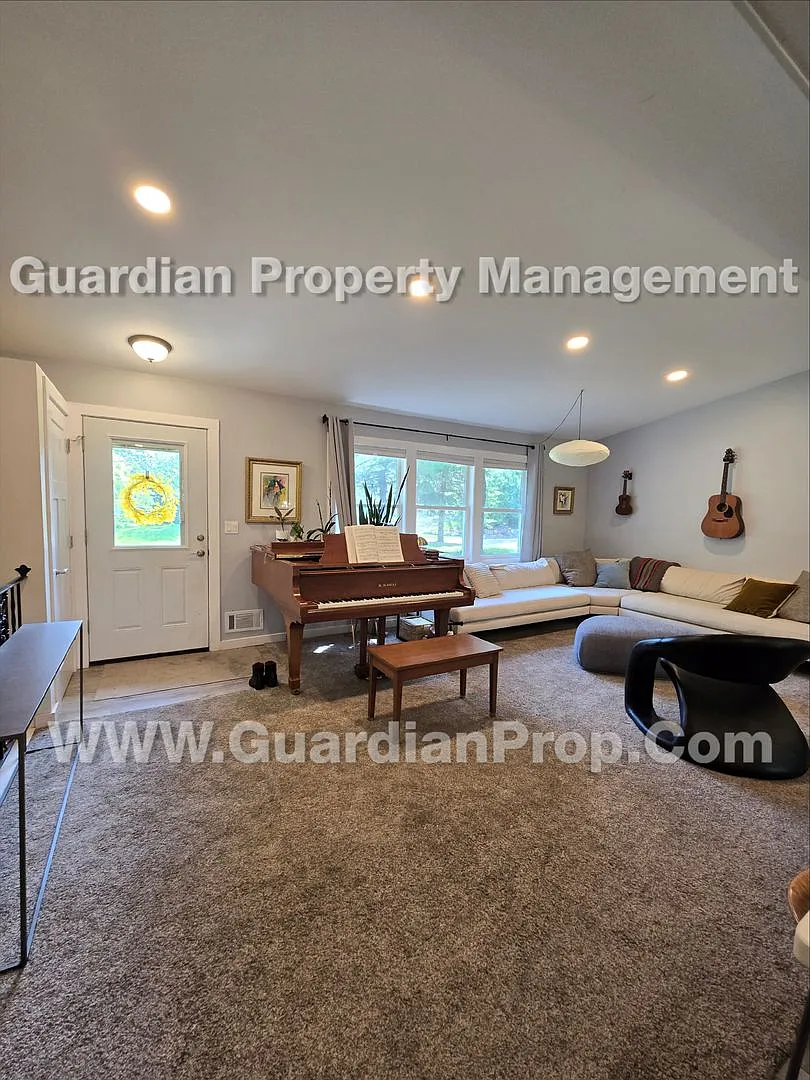 Renovated Mound Single Family Home, Available for October/November Move in, 2 Car Garage, — Photo 3