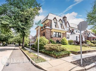63 Dartmouth St, Valley Stream, NY 11581