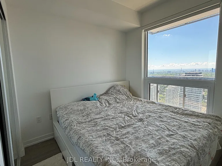 39 Roehampton Ave #3704 — Photo 2