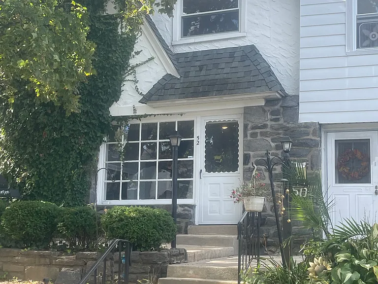 52 High St — Photo 1