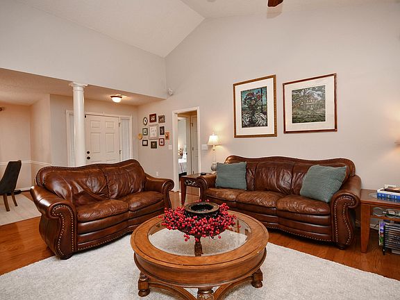 4th image of 302 Stonington Way