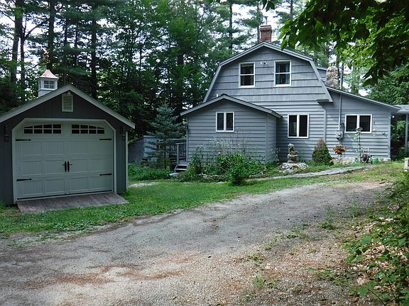 Entrance with one car garage