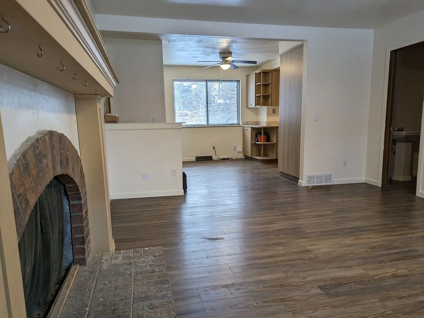 HUGE 4B/3b house on .4 acre lot. 3300sqft with oversize 2 car garage. — Photo 4