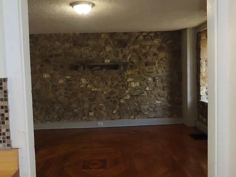 1008 Reading Ave — Photo 12