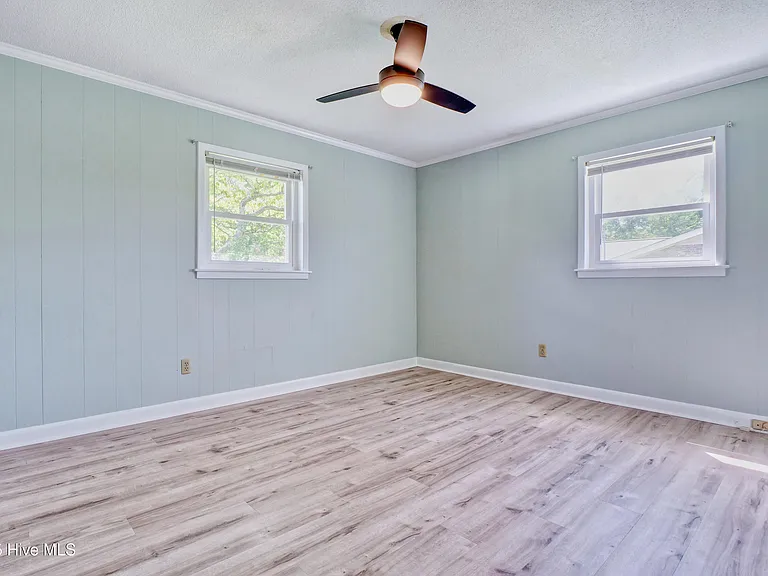 665 Hughes Rd — Photo 20