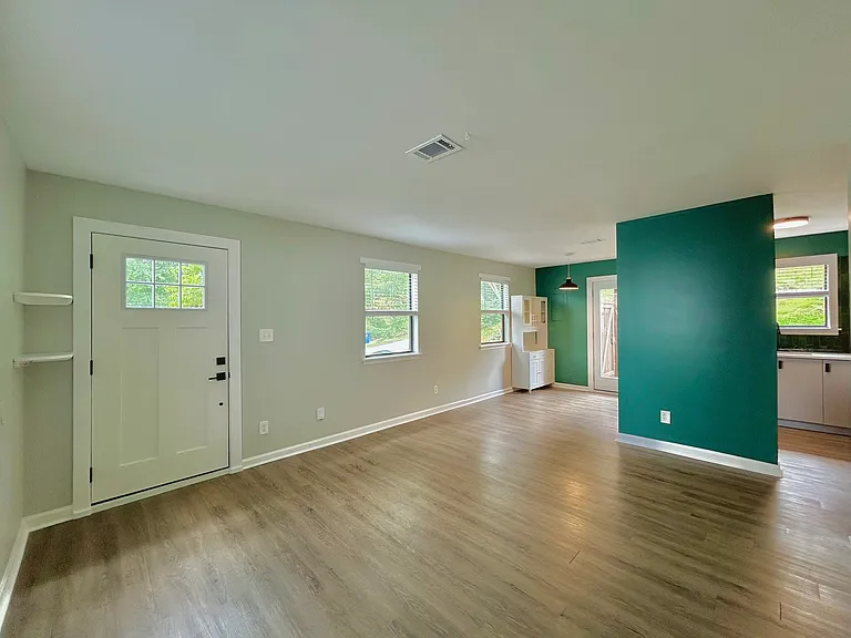 223 Little St SE — Photo 3